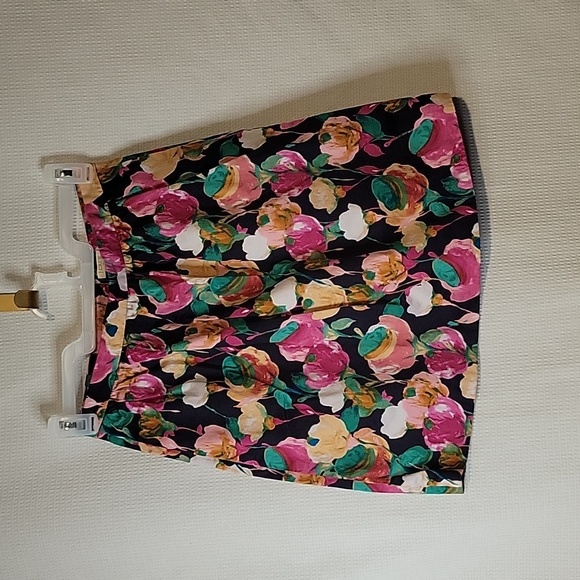 J. Crew Dresses & Skirts - J Crew Petite Floral Skirt